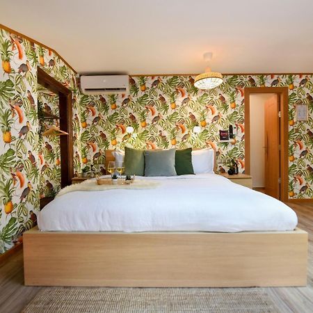 Historic Charm, Modern Comfort - Accommodation In The Heart Of The Old Town Bukares Bagian luar foto