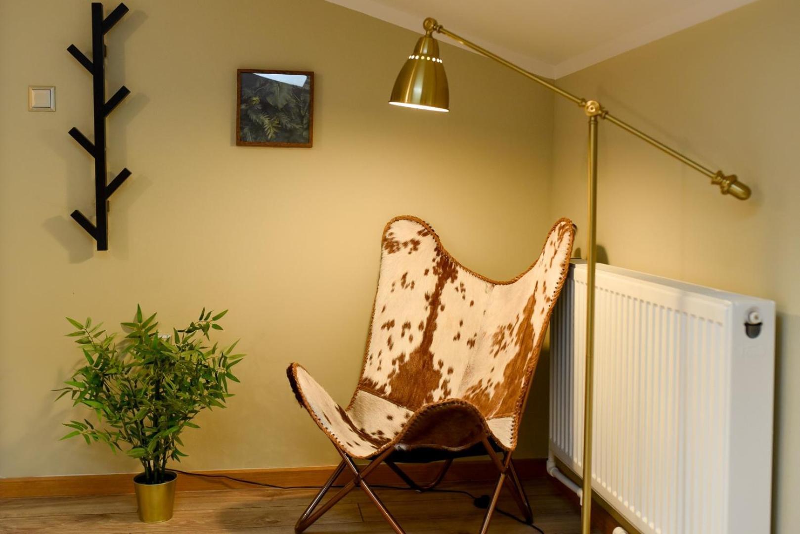 Historic Charm, Modern Comfort - Accommodation In The Heart Of The Old Town Bukares Ruang foto