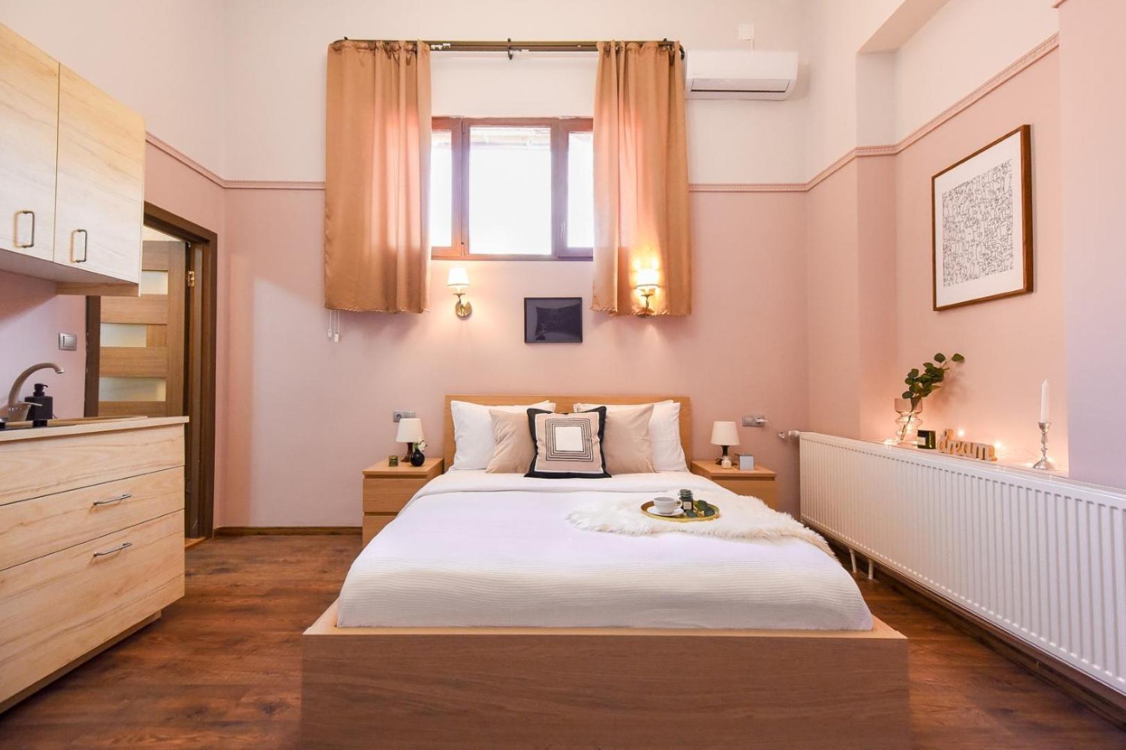 Historic Charm, Modern Comfort - Accommodation In The Heart Of The Old Town Bukares Ruang foto