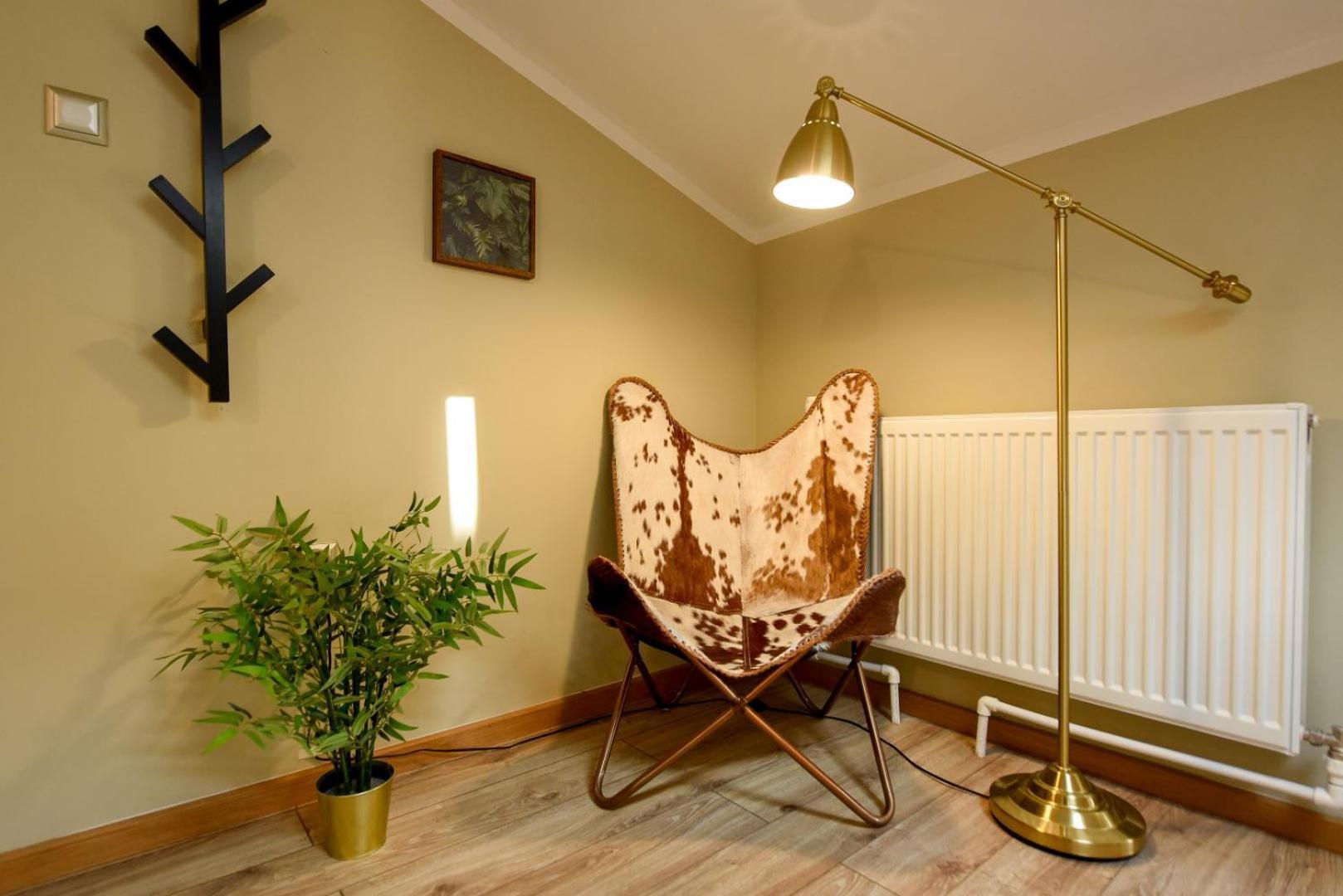 Historic Charm, Modern Comfort - Accommodation In The Heart Of The Old Town Bukares Ruang foto