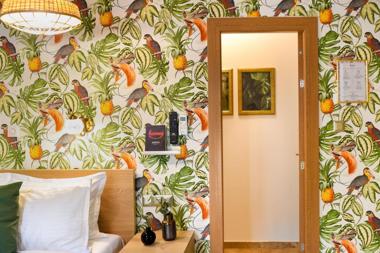 Historic Charm, Modern Comfort - Accommodation In The Heart Of The Old Town Bukares Ruang foto